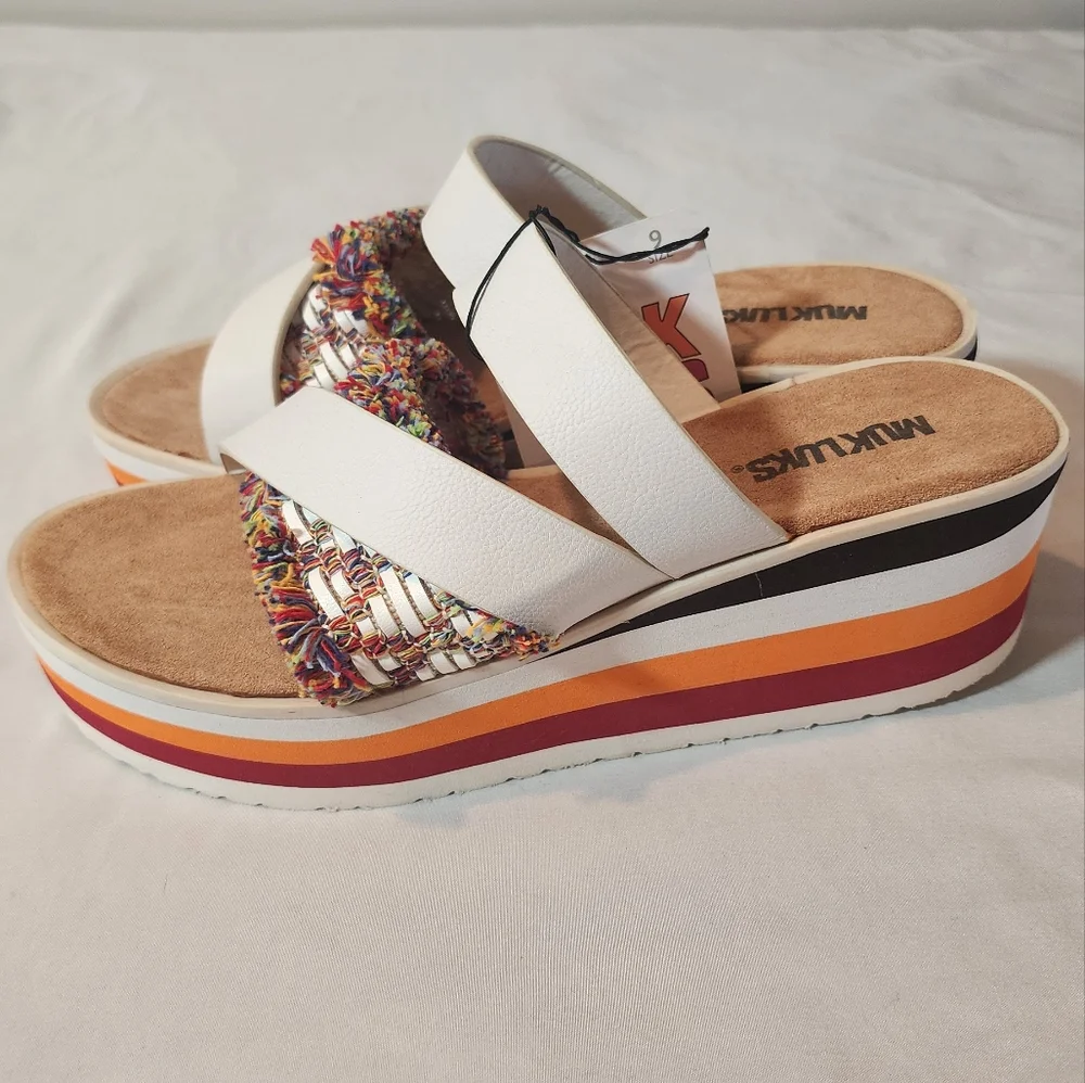 NWT Muk Luks White and Red Platform Shoes with Playful Design 9